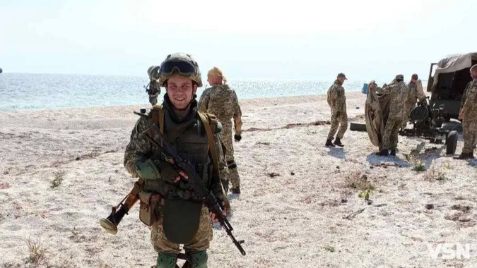 На ворожому крейсері біля Зміїного були 1500 вояків проти 80 українських військових (фото)