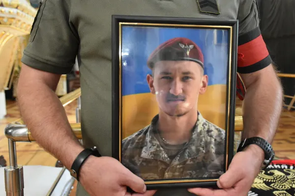🕯 У Луцьку провели в останню дорогу Антона Токарчука та Владислава Кузьміна (фото)