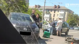 У Луцьку біля обласної лікарні збили кур'єра Bolt (фото)