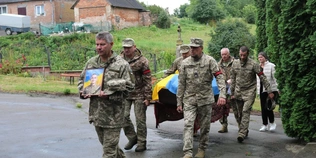 У громаді на Волині в останню путь провели Героя Юрія Лозу (фото)