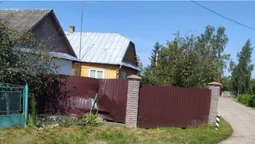 На Волині шукають водія, який вночі протаранив паркан приватного будинку і втік (фото)