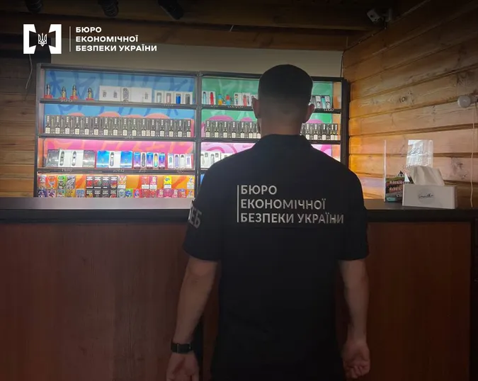 У Луцьку продавали «ліві» рідини для електронних сигарет (фото)