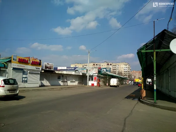 Безлюдна автостанція і «туси» в парку: як карантинить Луцьк 19 березня (фото)