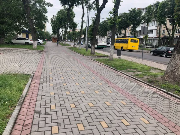 Бруківкою виокремлена велодоріжка на проспекті Волі