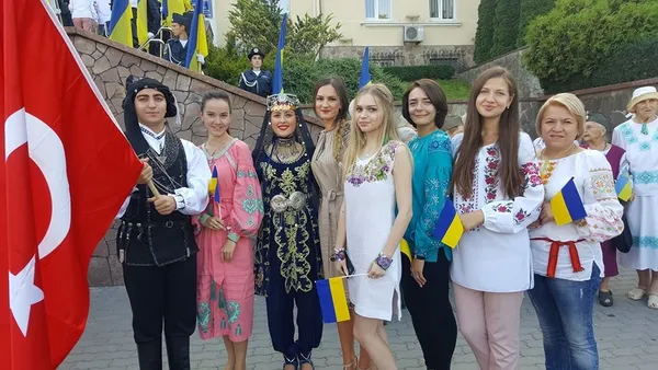 Патріотичний Facebook: волиняни діляться вишиванками і прапорами (фото)