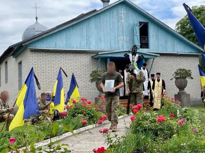 У Нововолинську провели в останню дорогу Героя Олександра Чемка (фото)