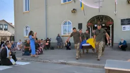 Ковель навколішки попрощався з загиблим на Сумщині Ростиславом Шевчиком