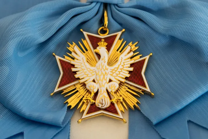 «Може Путіну подарувати»: про президента Польщі і орден Білого Орла