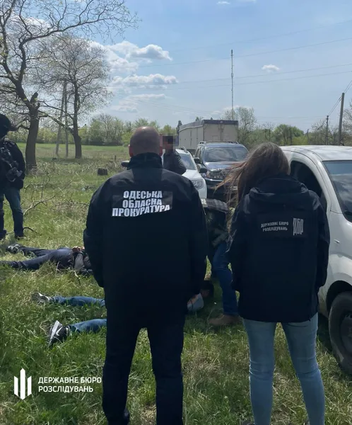 $4500 з «клієнта»: на Одещині місцеві переправляли до Молдови чоловіків призовного віку (фото)
