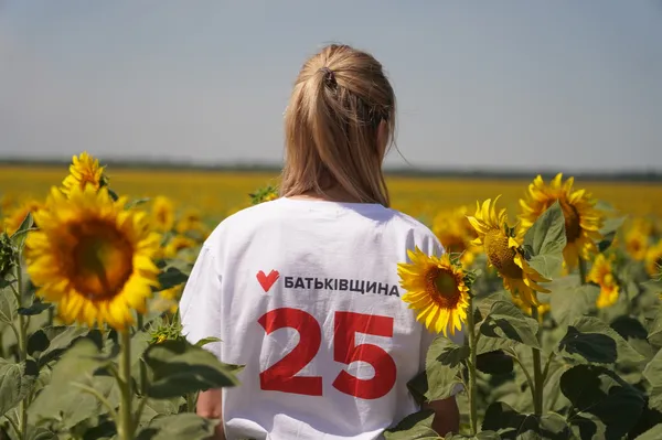 «Батьківщина» у своє 25-річчя відправила на фронт 25 вантажів гуманітарної та військової допомоги (фото)