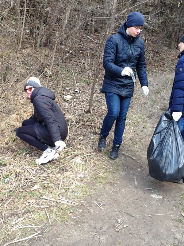 Дві вантажівки сміття: у Луцьку прибрали біля Сапалаївки (фото)