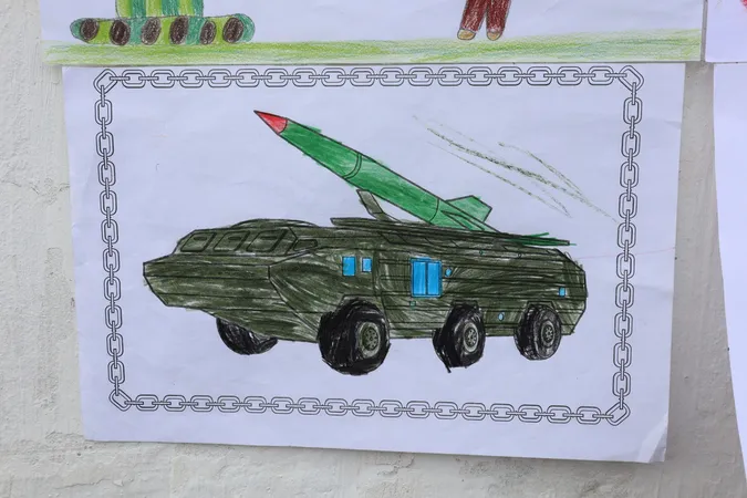 Підрозділами Волинської бригади тероборони мандрує виставка дитячих малюнків (фото)