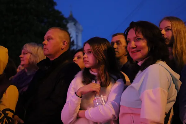 Неймовірне шоу: у Луцьку відкрили світломузичний фонтан (фото)