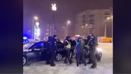 У Луцьку молодики влаштували нічний дрифт на заправці (відео)