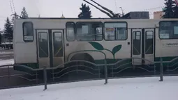 У Луцьку під час руху тролейбуса загорілося колесо: приїхали пожежні машини (фото, відео)