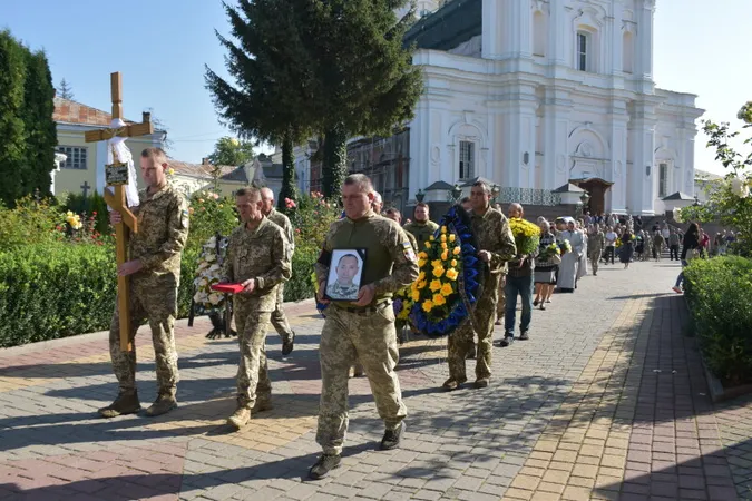 У Луцьку попрощалися із загиблим у Миколаєві Юрієм Петровським (фото)