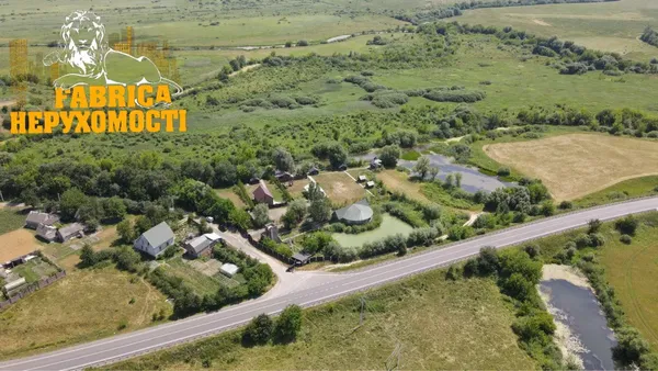 З в'їзною вежею: під Луцьком продають рекреаційний комплекс (фото)