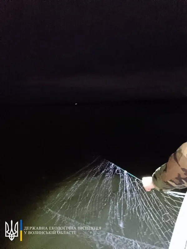 На Волині з водойм витягнули понад пів кілометра сіток (фото)