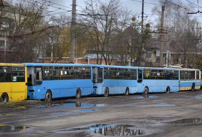 У луцькому тролейбусному депо гниють «Богдани»