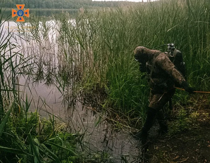 На Волині з озера дістали тіло чоловіка (фото)