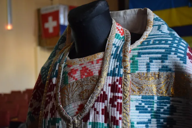 У старезному храмі на Волині знайшли унікальні ткані ризи (фото)