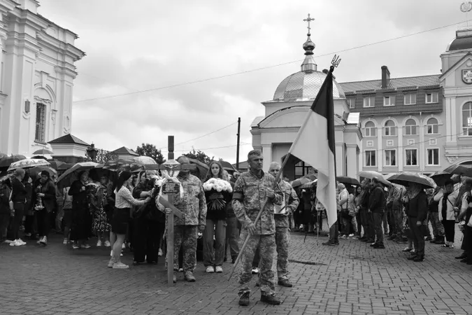У Луцьку попрощалися із загиблим під Ямполем Дмитром Пержилом (фото)