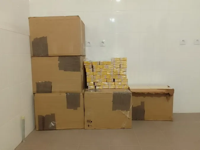 У лісі зловили волинянина, який тягнув 500 блоків сигарет з Білорусі (фото)