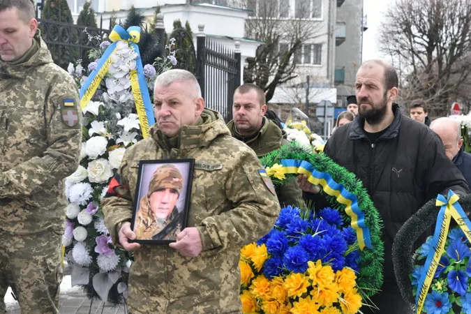 У Луцьку попрощалися з Героєм Анатолієм Петруком (фото)