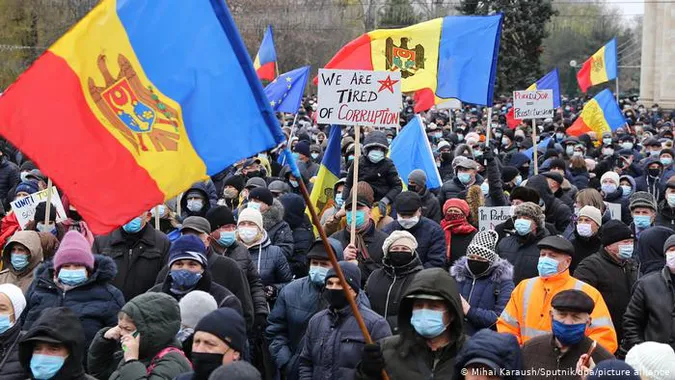 У Молдові протести: тисячі людей вимагають відставки парламенту