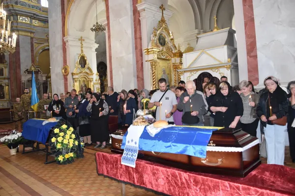 У Луцьку попрощались із Героями Андрієм Кравчуком та Романом Смалем (фото)