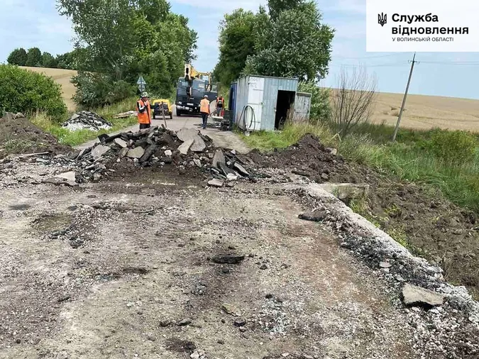У Луцькому районі вперше за 35 років ремонтують міст через річку (схема об'їзду)