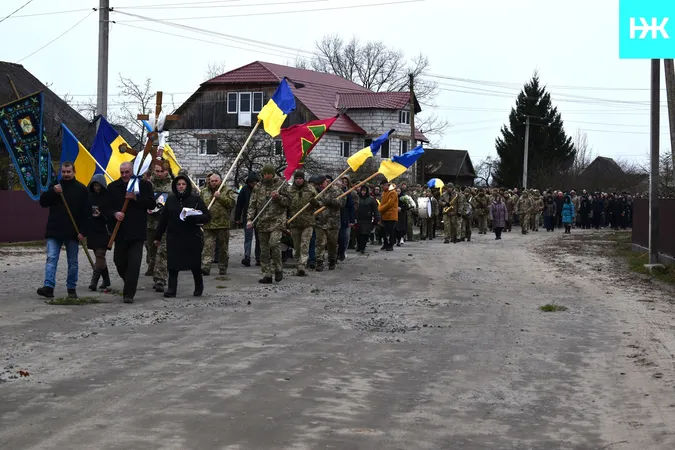 Без батька лишилися четверо дітей: на Волині попрощалися із воїном Володимиром Кушнериком (фото)