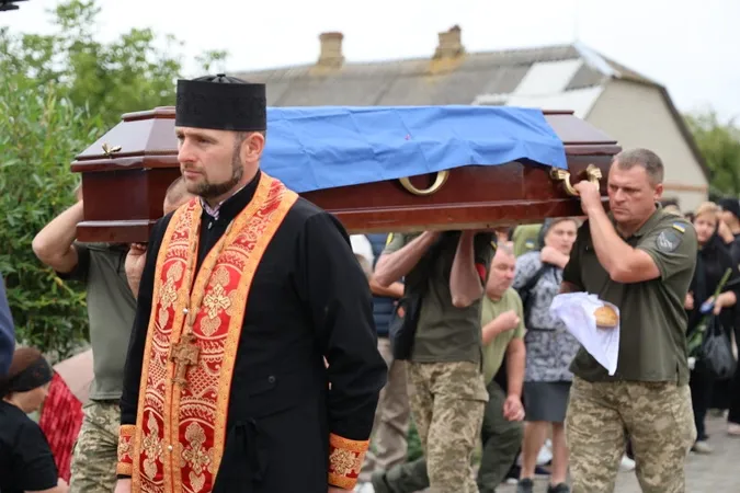 «Був найбільшою опорою і підтримкою»: на Волині попрощалися з загиблим воїном Ігорем Лавришиним