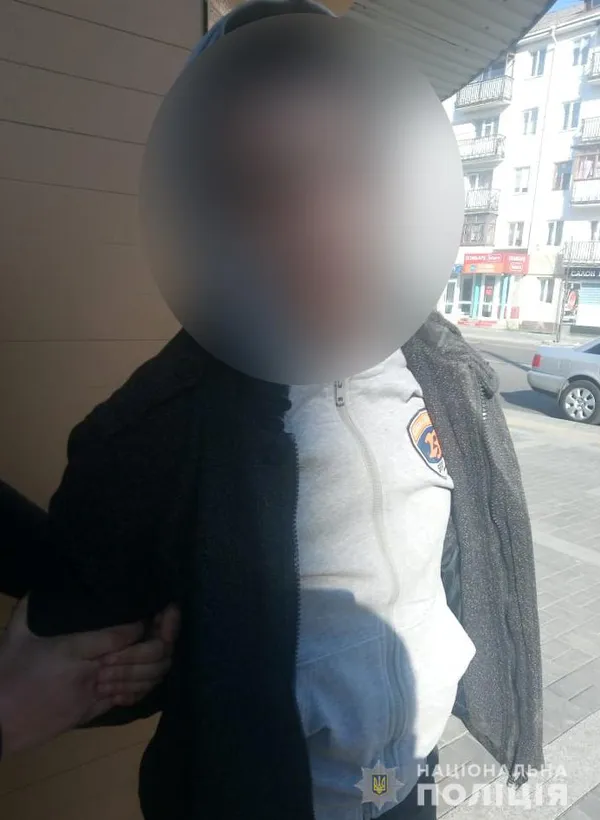 У Луцьку на гарячому затримали квартирних злодіїв (фото)