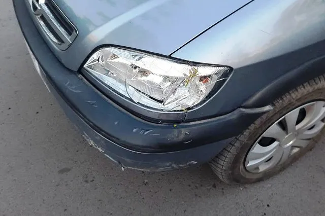 На Волині п'яний і без документів водій протаранив паркан (фото, відео)