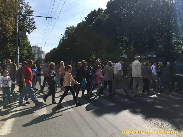 У Луцьку страйкують дачники: перекрили проспект Волі (фото)
