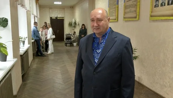 «Я її майже не бачу»: військовий у Луцьку повів доньку до першого класу (фото, відео)