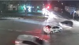 Небезпечний поворот: у Луцьку навчальне авто ледь не врізалося у Volkswagen (відео)