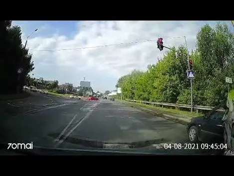 У Луцьку водій «мерседеса» проїхав на червоний колір світлофора (відео)