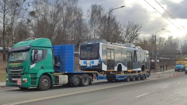 У Луцьку через нові тролейбуси обірвалася лінія електропередач (фото, відео, оновлено)