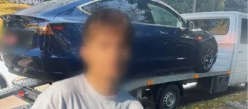 Сам викликав евакуатор: як у Луцьку закінчилася поїздка неповнолітнього на Tesla