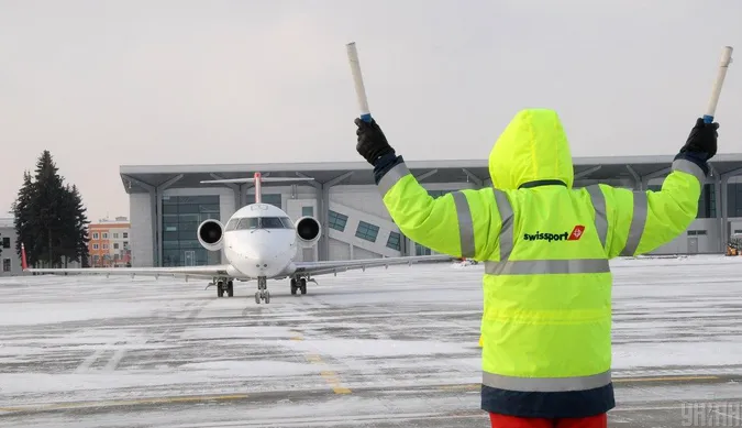 Розповіли, скільки українців виїхали за кордон перед ймовірним вторгненням