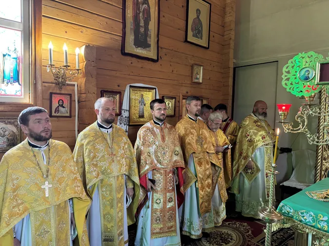 Напередодні престольного празника у церкву Апостолів Петра і Павла на Волині приїхав владика Михаїл (фото)