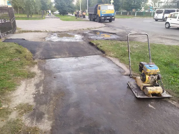 У Луцьку на Воїнів-афганців розпочали ремонтувати тротуар (фото)