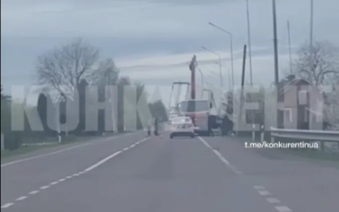 Біля Торчина сталася жахлива аварія – молода жінка померла в лікарні (відео)