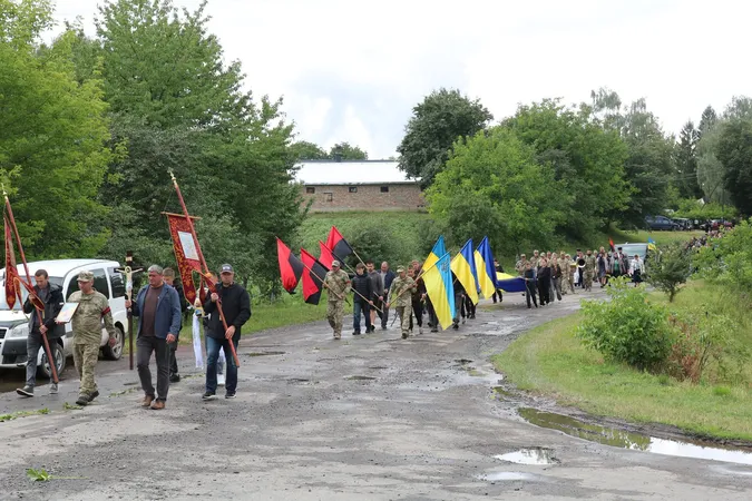 У громаді на Волині в останню путь провели Героя Юрія Лозу (фото)