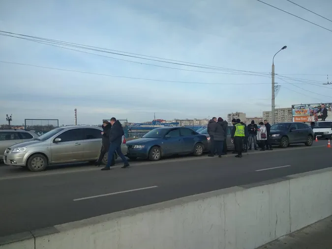 У Луцьку біля «Там-Таму» зіткнулися чотири автівки: утворився затор (фото)