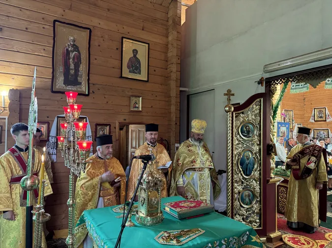 Напередодні престольного празника у церкву Апостолів Петра і Павла на Волині приїхав владика Михаїл (фото)