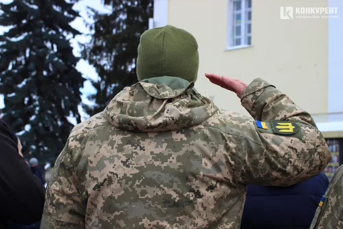 Лучани вшанували загиблих у боях під Дебальцево (фото)