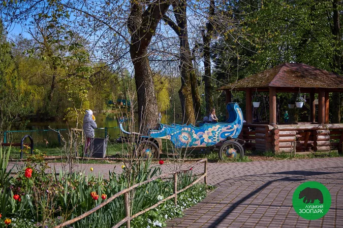 «Погода волає про візит»: Луцький зоопарк заманює до себе відвідувачів (фото)